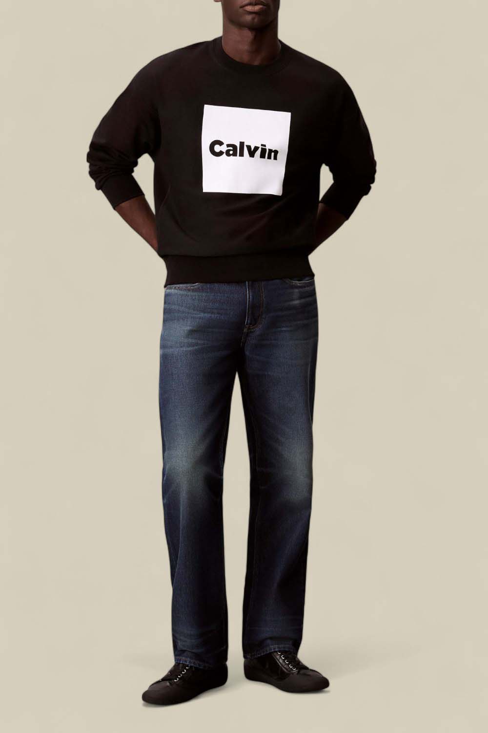 תמונת כל הלוק של סווטשירט